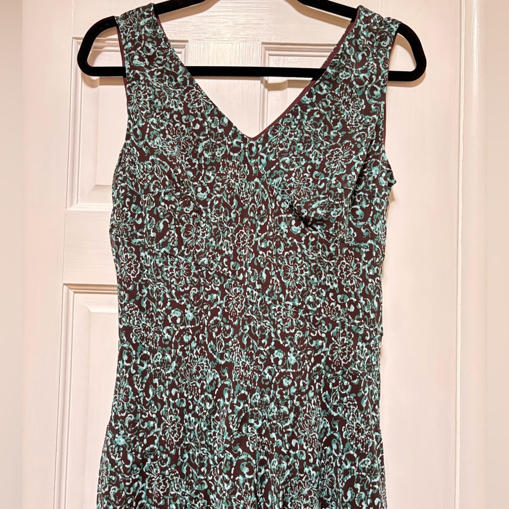 Elegant Brown and Green Patterned Dress - Picture 6 of 11